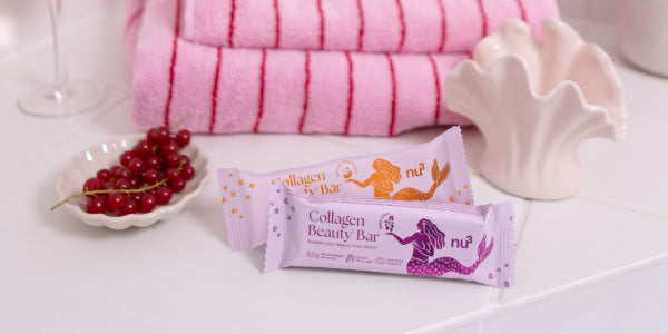 beide sorten Collagen Beauty Bar auf einer weißen Kommode